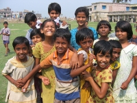 Маленькие индийцы очень любят позировать перед камерой.